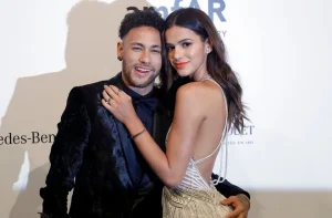 Neymar hân hoan đón giáng sinh cùng người yêu cũ